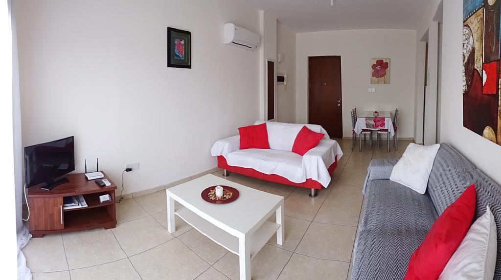 Melpo Court Apartment Geroskipou ภายนอก รูปภาพ