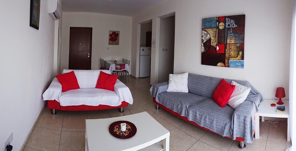 Melpo Court Apartment Geroskipou ภายนอก รูปภาพ