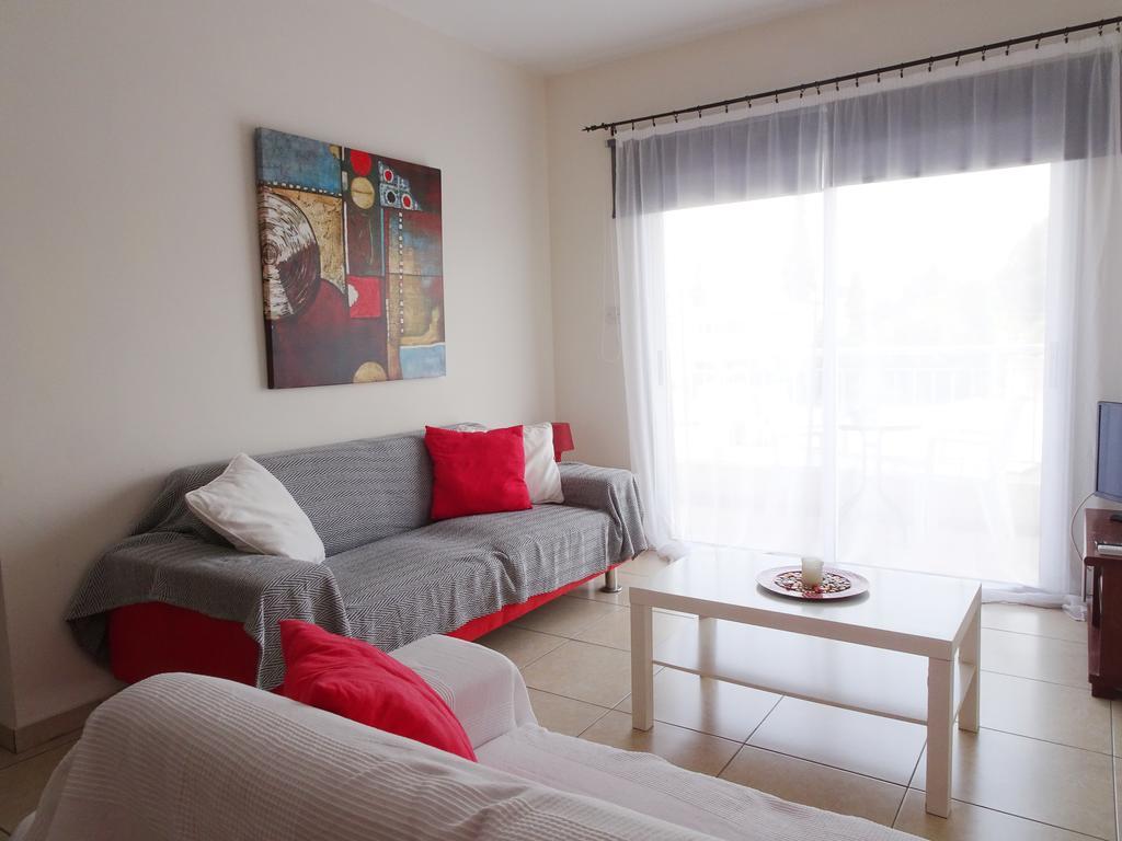 Melpo Court Apartment Geroskipou ภายนอก รูปภาพ