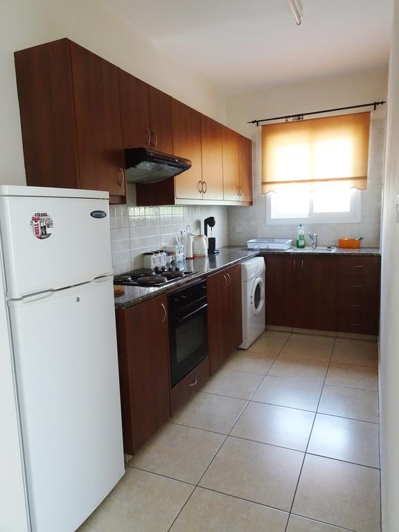 Melpo Court Apartment Geroskipou ภายนอก รูปภาพ