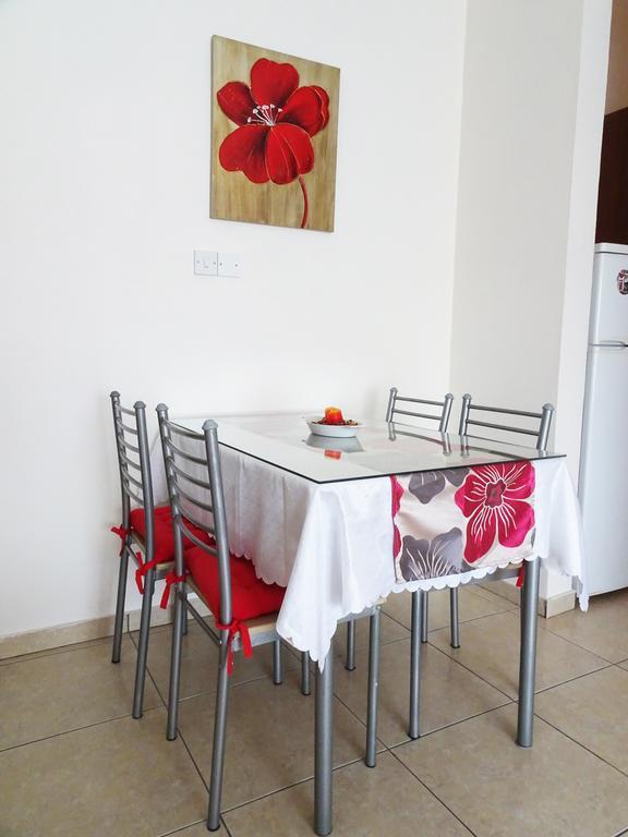 Melpo Court Apartment Geroskipou ภายนอก รูปภาพ