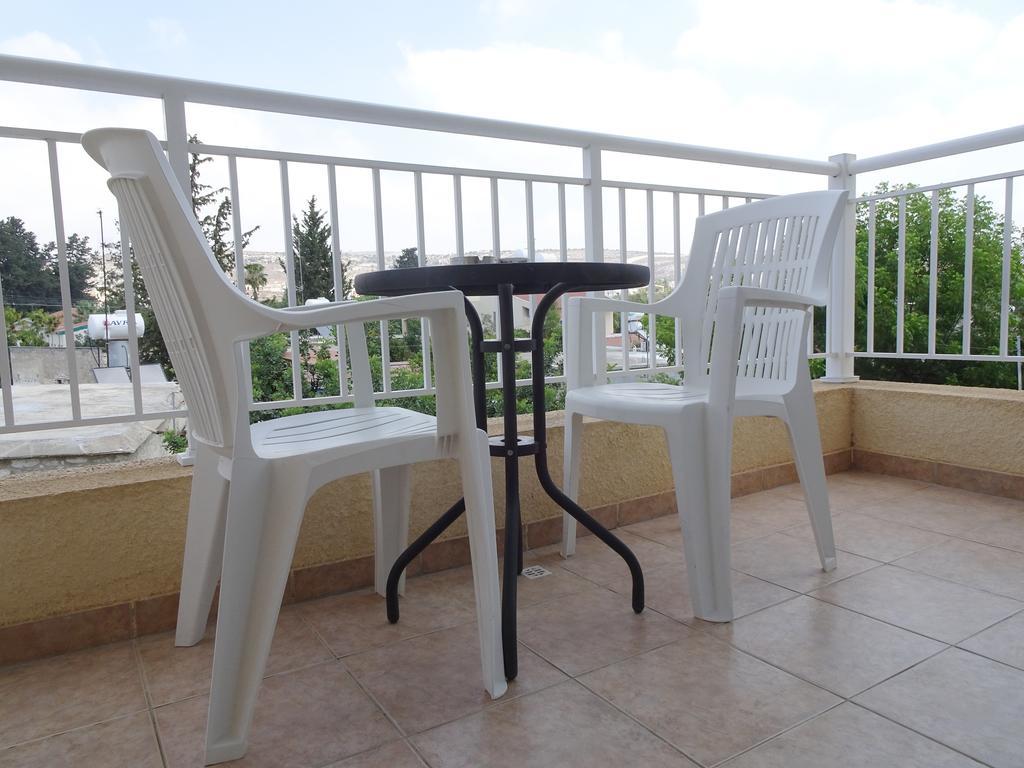 Melpo Court Apartment Geroskipou ภายนอก รูปภาพ