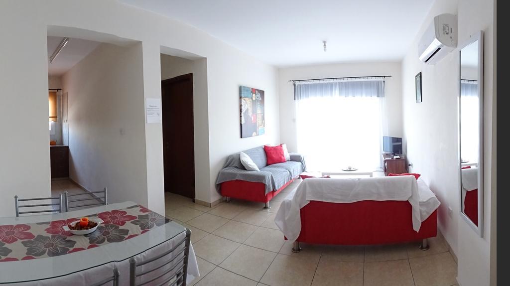 Melpo Court Apartment Geroskipou ภายนอก รูปภาพ